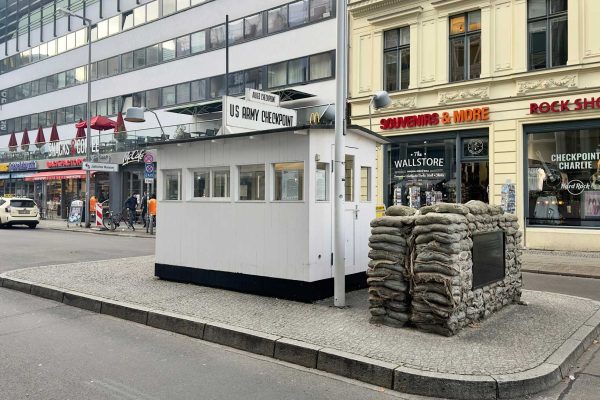 Checkpoint-Charlie-Berlin