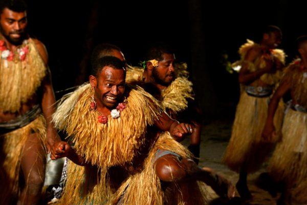 Fijian-men-dancing-a-traditional-01