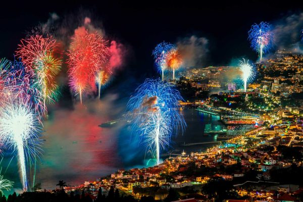 Fireworks-at-Funchals-New-Years-Eve-01