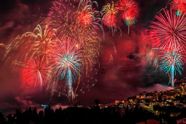 Fireworks-at-Funchals-New-Years-Eve-02