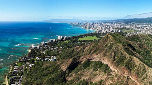 Honolulu-Waikiki-Beach-Diamond-Head-Hawaii
