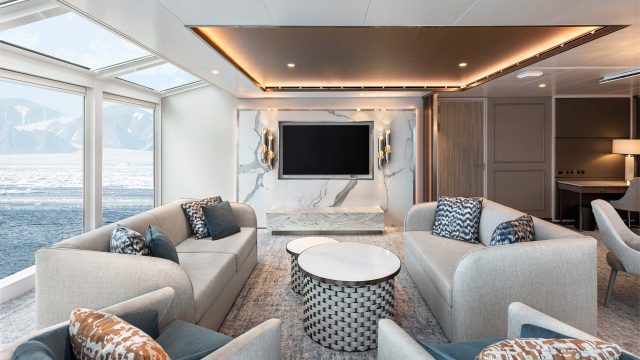 IMAGERYSilverEndeavour-Master-Suite2