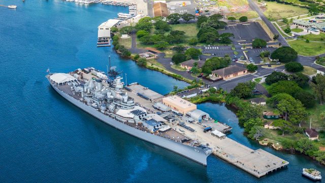 Missouri-Battleship-in-Pearl-Harbor-Honolulu-Hawaii