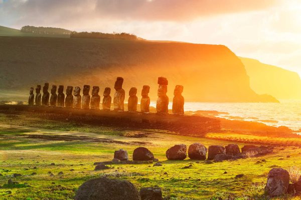 Paskaeyja-The-statues-of-Easter-Island-HR