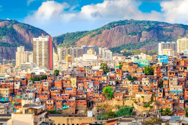 Rio-de-Janeiro-downtown-and-favela-4b