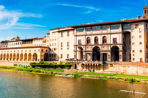 Uffizi-Gallery-and-Arno-River-Florence