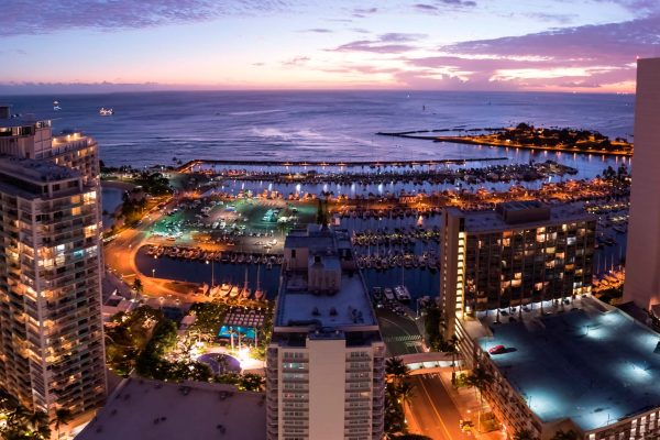 Waikiki-city-lights-Honolulu