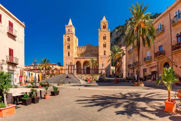 piazza-del-duomo-cefalu-Sicily